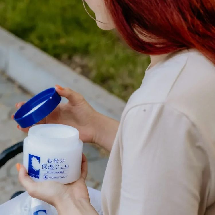 Kem Dưỡng Trắng Da Chiết Xuất Gạo Hữu Cơ MOMOTANI 230G