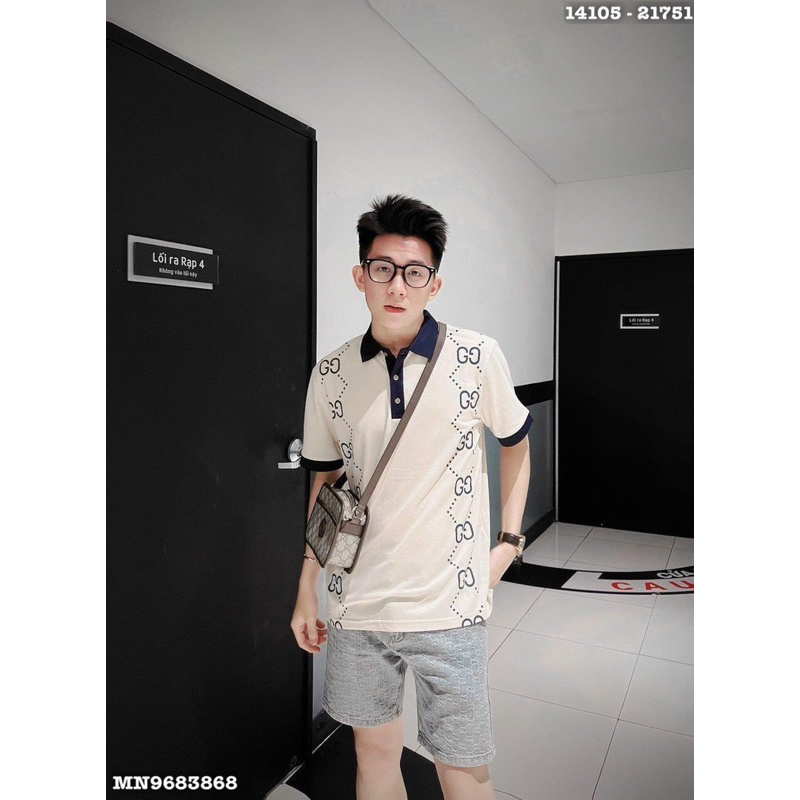 Áo polo nam cổ bẻ GG cotton gai in hai vạch dọc áo vân chữ monogram xích chéo bo cổ ống tay than be