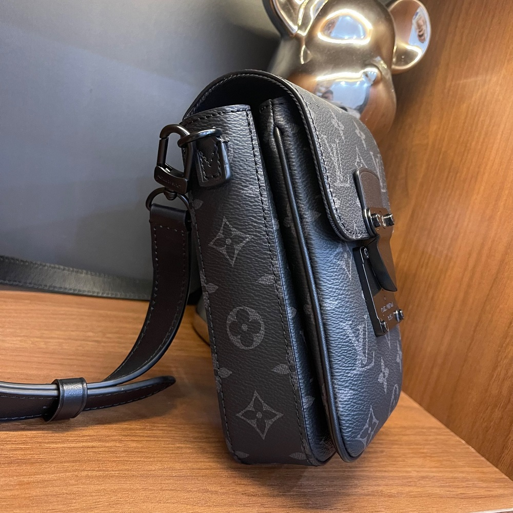 Túi đeo chéo Gucci mini Phone vân hoa khóa cài LA on web fullbox bill thẻ