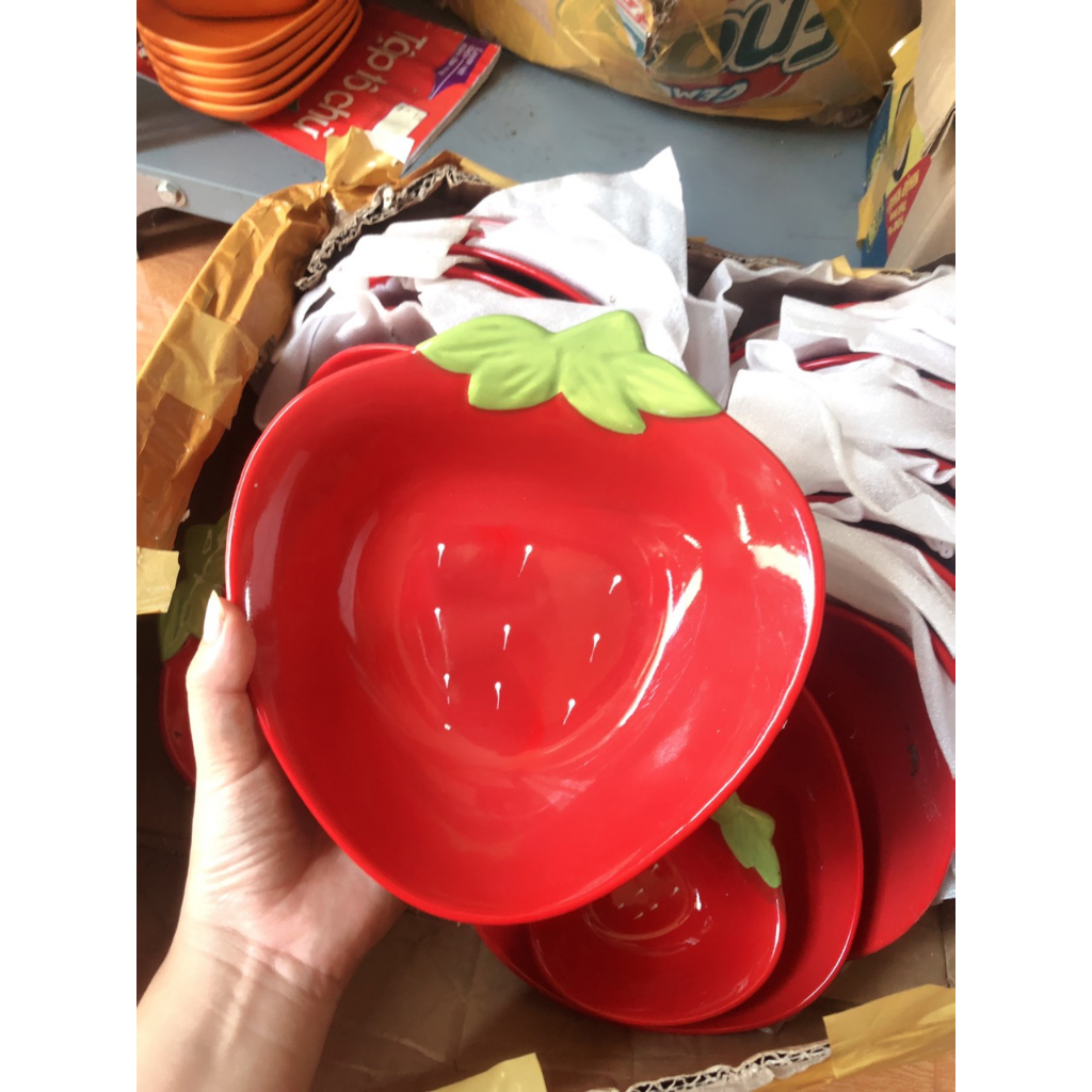 Bát Hình Trái Dâu Tây Đỏ Tráng Men Cho Bé