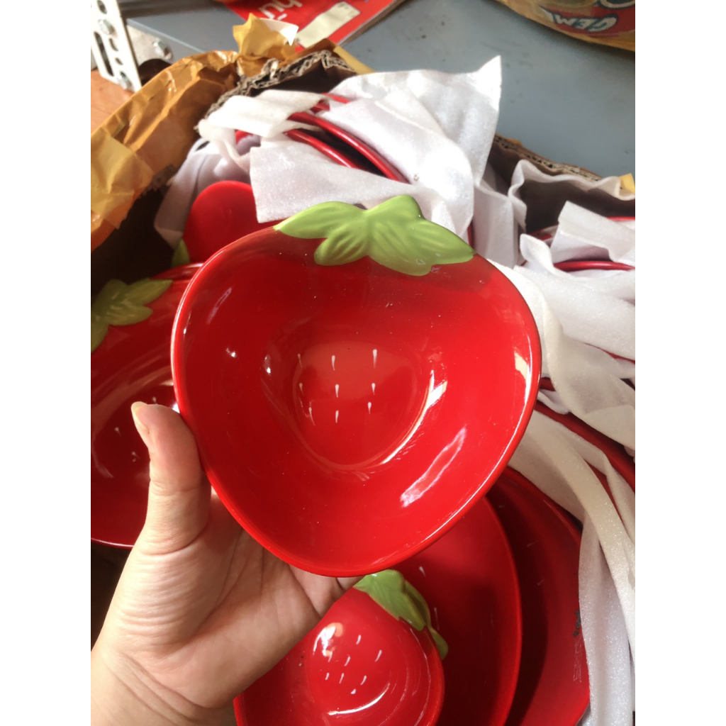 Bát Hình Trái Dâu Tây Đỏ Tráng Men Cho Bé