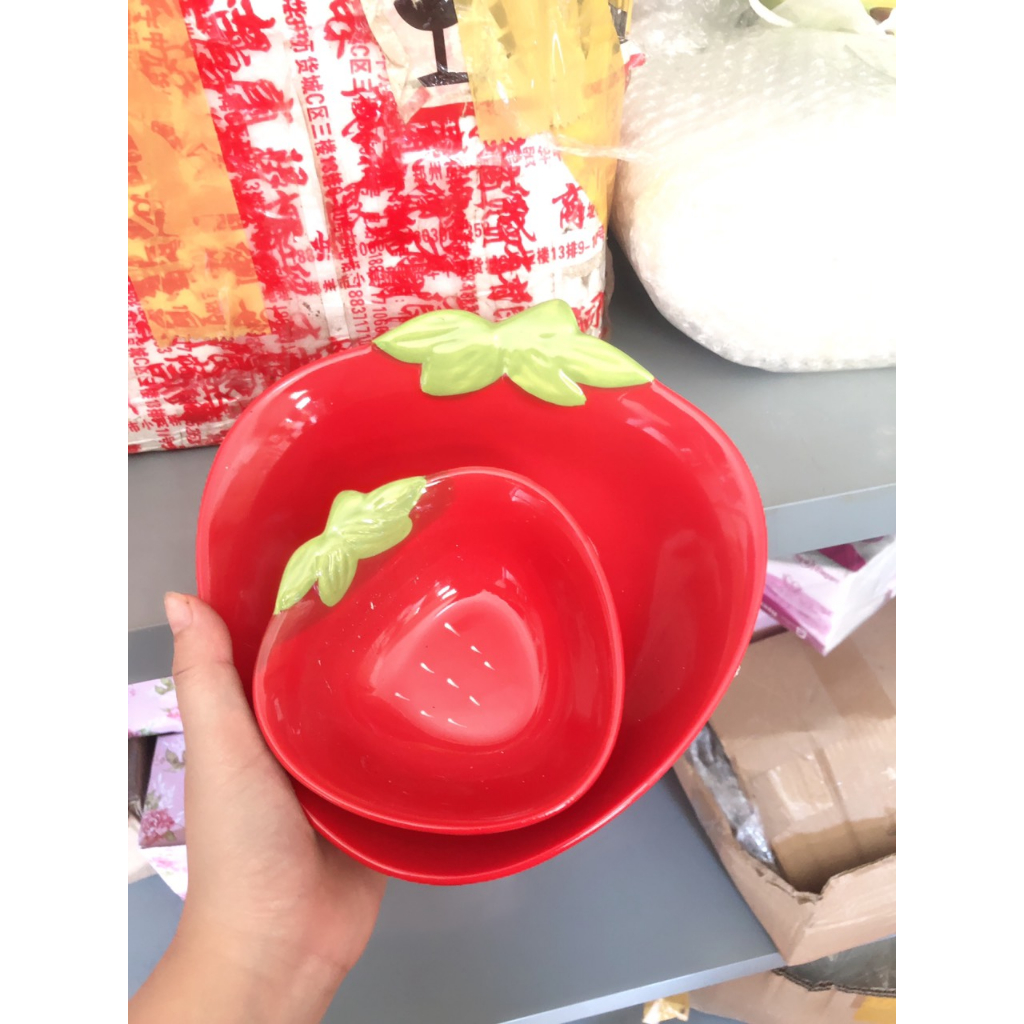 Bát Hình Trái Dâu Tây Đỏ Tráng Men Cho Bé