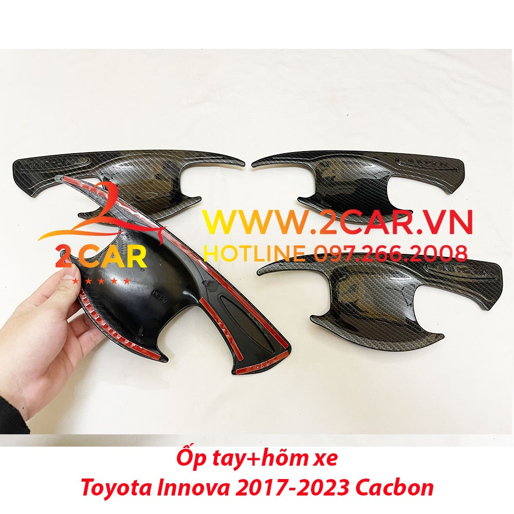 Ốp tay nắm, hõm cửa xe Toyota Innova 2017 - 2021, 2022, 2023 nhựa ABS vân carbon cao cấp