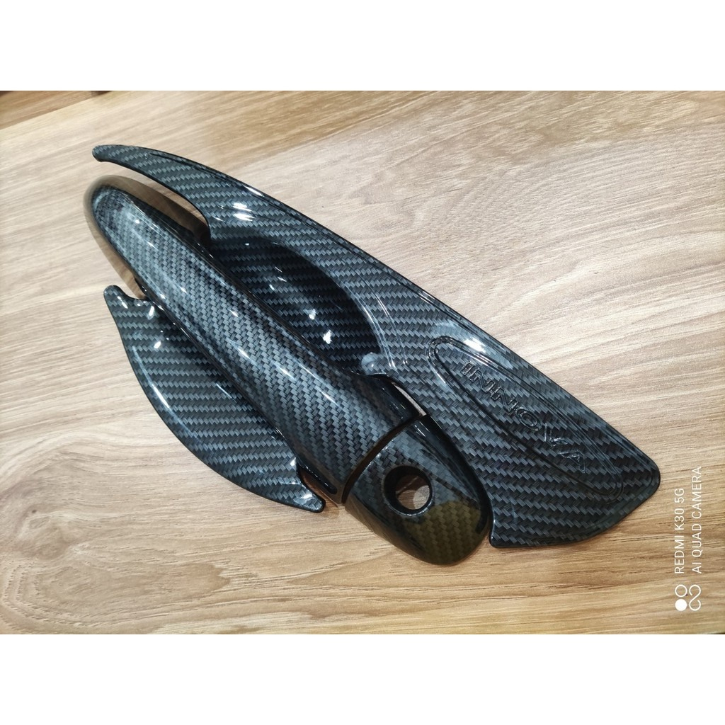 Ốp tay nắm, hõm cửa xe Toyota Innova 2017 - 2021, 2022, 2023 nhựa ABS vân carbon cao cấp