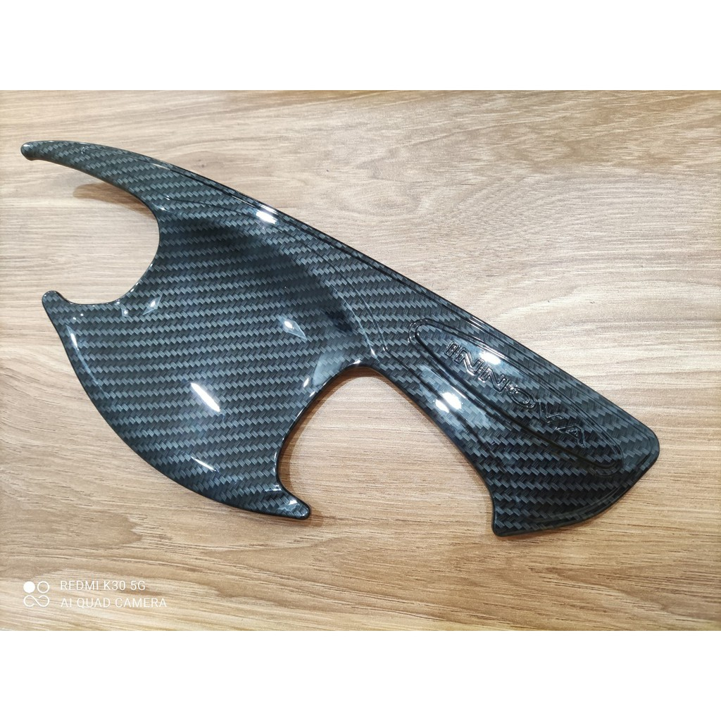 Ốp tay nắm, hõm cửa xe Toyota Innova 2017 - 2021, 2022, 2023 nhựa ABS vân carbon cao cấp