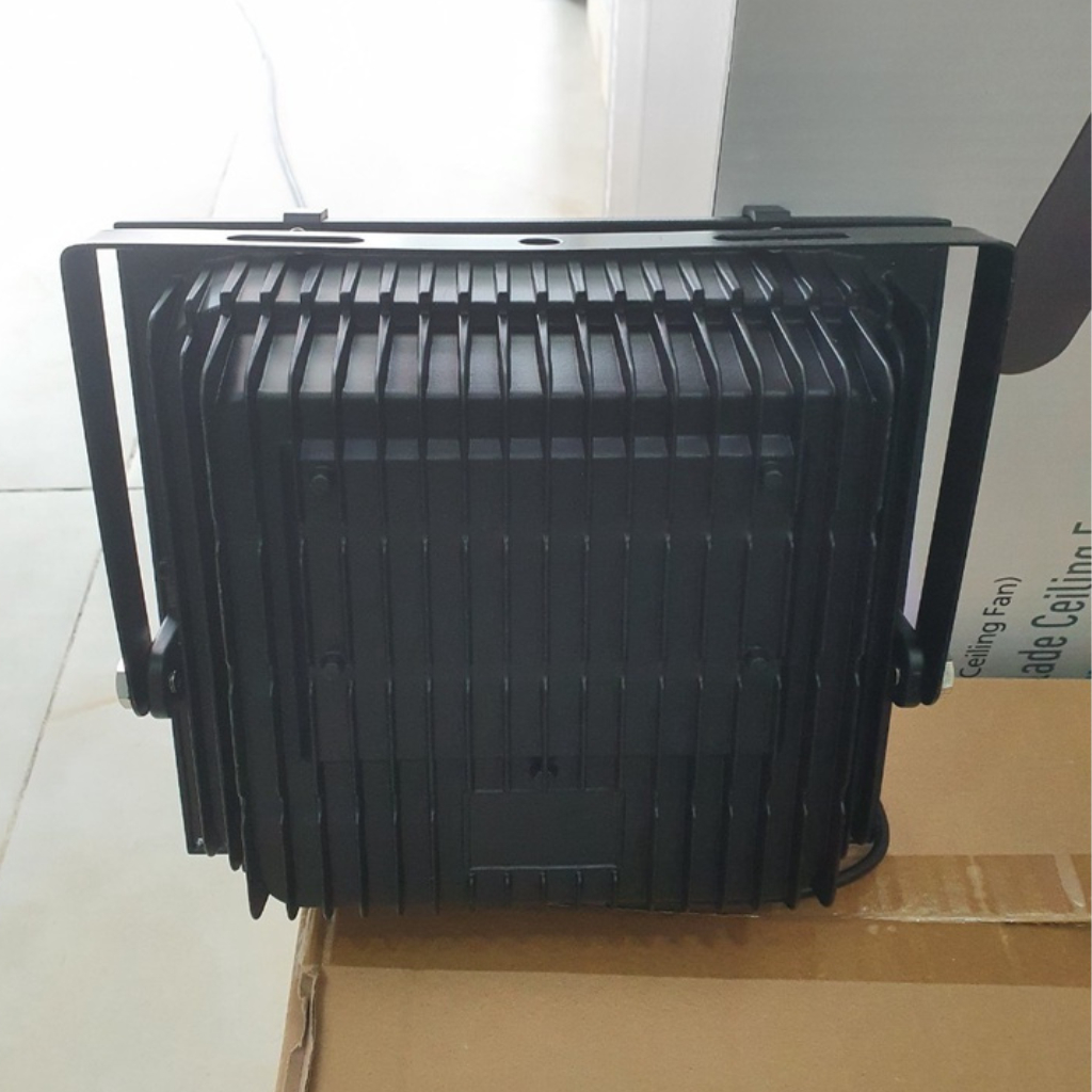 Đèn Pha LED Solar 40W-60W-100W-200W-300W NLFS Nanoco - Ánh sáng trắng - Sử dụng năng lượng mặt trời