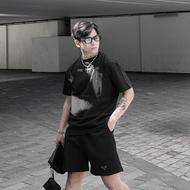 Áo thun boxy The Bad God Sad Face