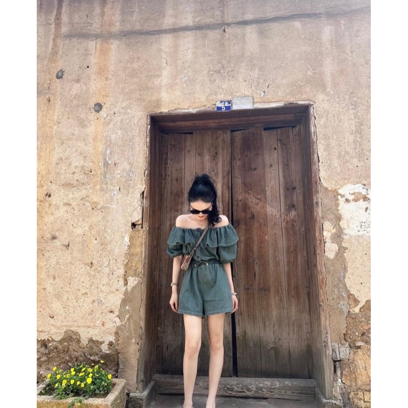 JUMSUIT JEAN TRỄ VAI BÈO