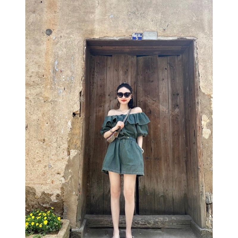 JUMSUIT JEAN TRỄ VAI BÈO