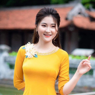 Áo dài lụa mỹ vàng đính hoa