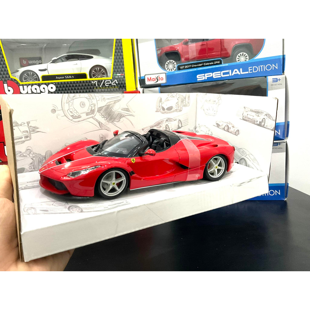 Xe Mô Hình Kim Loại La Ferrari Mui Trần Aperta Tỉ Lệ 1:24 - Bburago