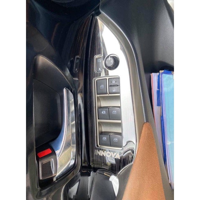 Ốp nội thất xe Toyota Innova 2017 - 2021, 2022, 2023 số tự động, titan phay xước cao cấp