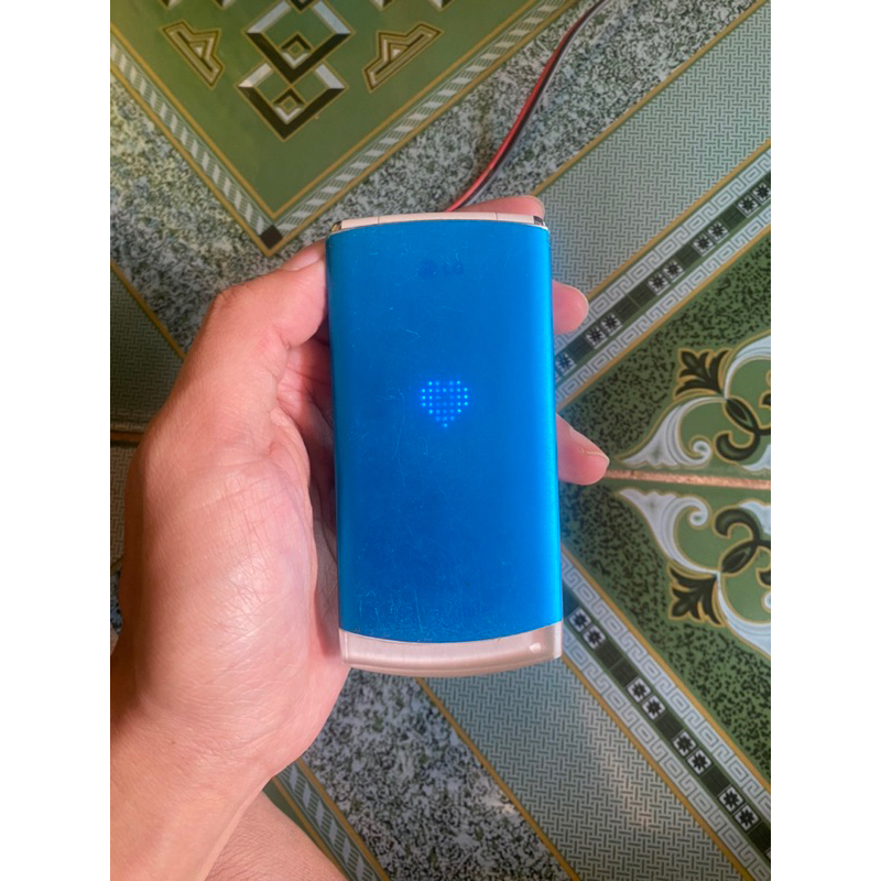 Xác điện thoại LG GD570 màn ngoài độc lạ