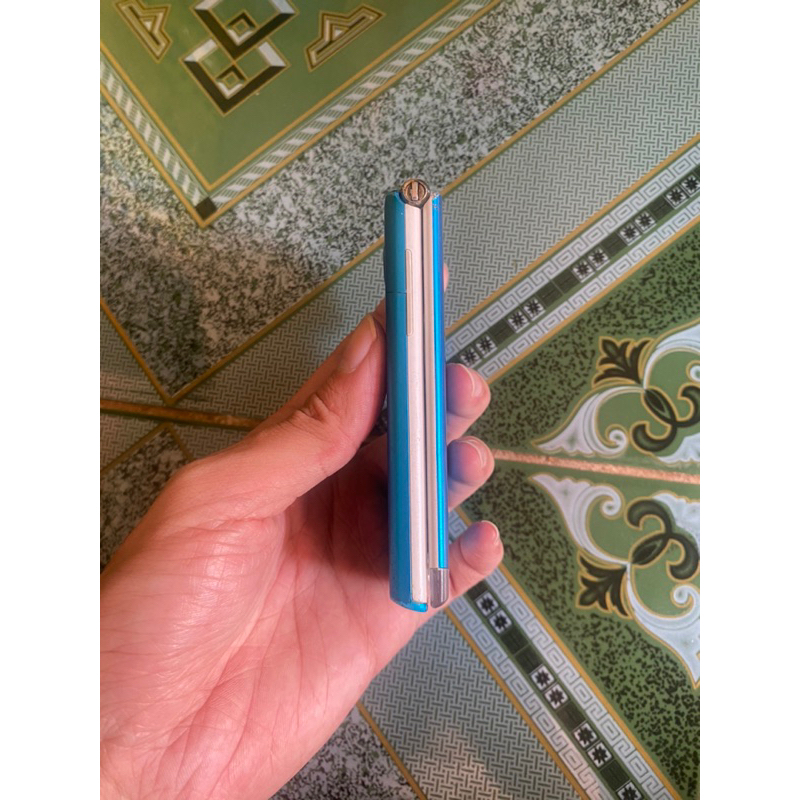 Xác điện thoại LG GD570 màn ngoài độc lạ