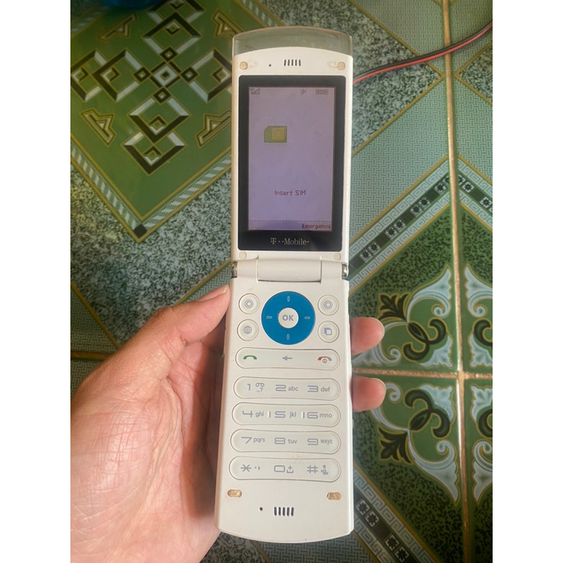 Xác điện thoại LG GD570 màn ngoài độc lạ