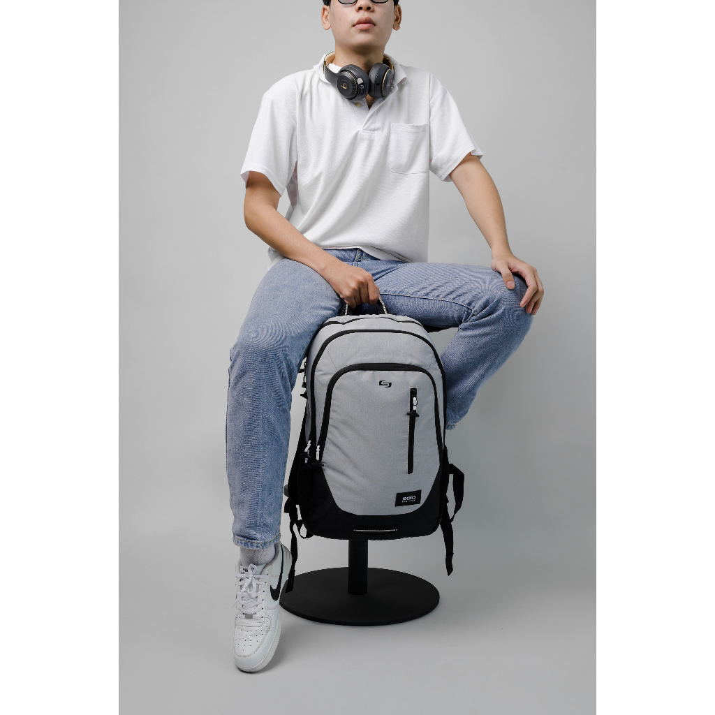 Balo SOLO Varsity Region 15.6 inch - Xám - VAR704-10 Chất liệu kháng nước - Nhiều ngăn - Bảo hành 5 năm chính hãng