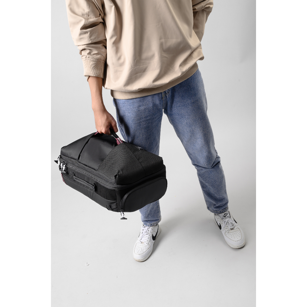 Balo SOLO Varsity All - Star 17inch - Đen - VAR600-4 . Phù hợp đi du lịch ngắn hàng - Bảo hành chính hãng 5 năm