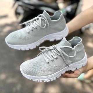 Giày Skechers thời trang màu xám lạnh lùng cu te