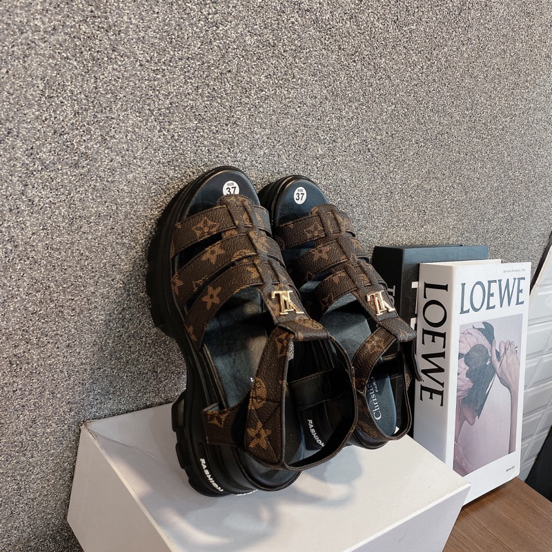 Giày xăng đan bánh mì L V