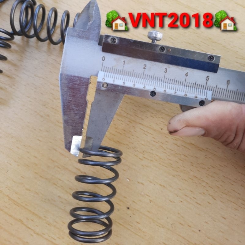 Lò xo nén thép đen phi 22mm sợi 1.8mm dài 38mm