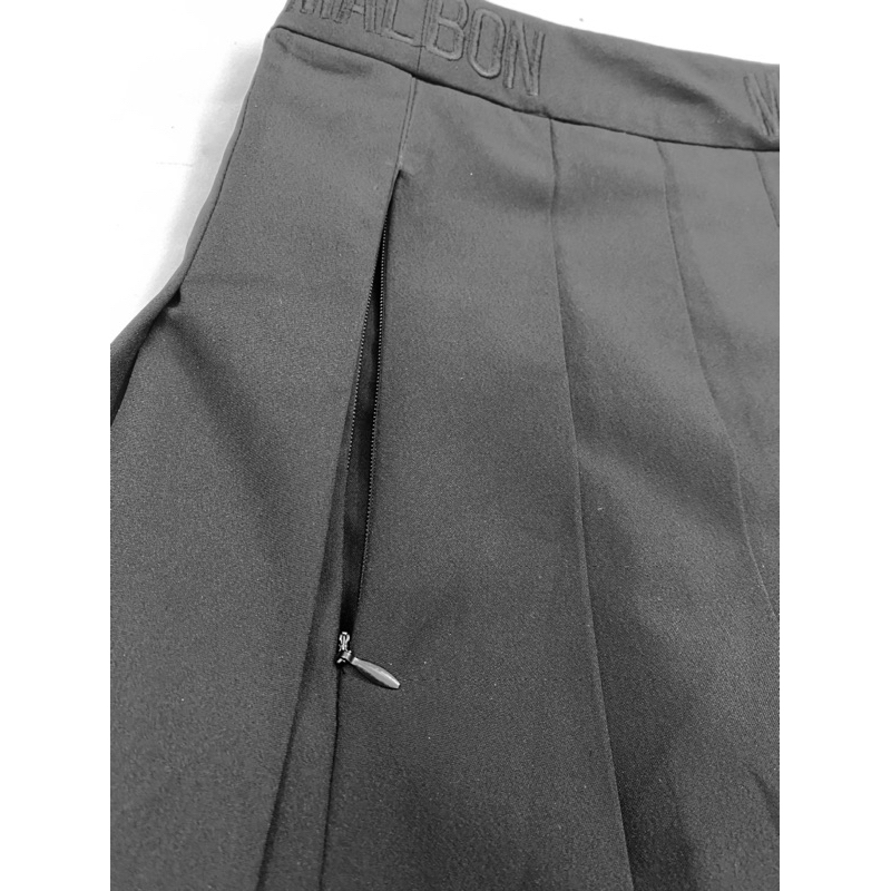 Chân váy golf xếp ly chữ thêu nổi sang trọng. Chân váy golf, tennis cao cấp