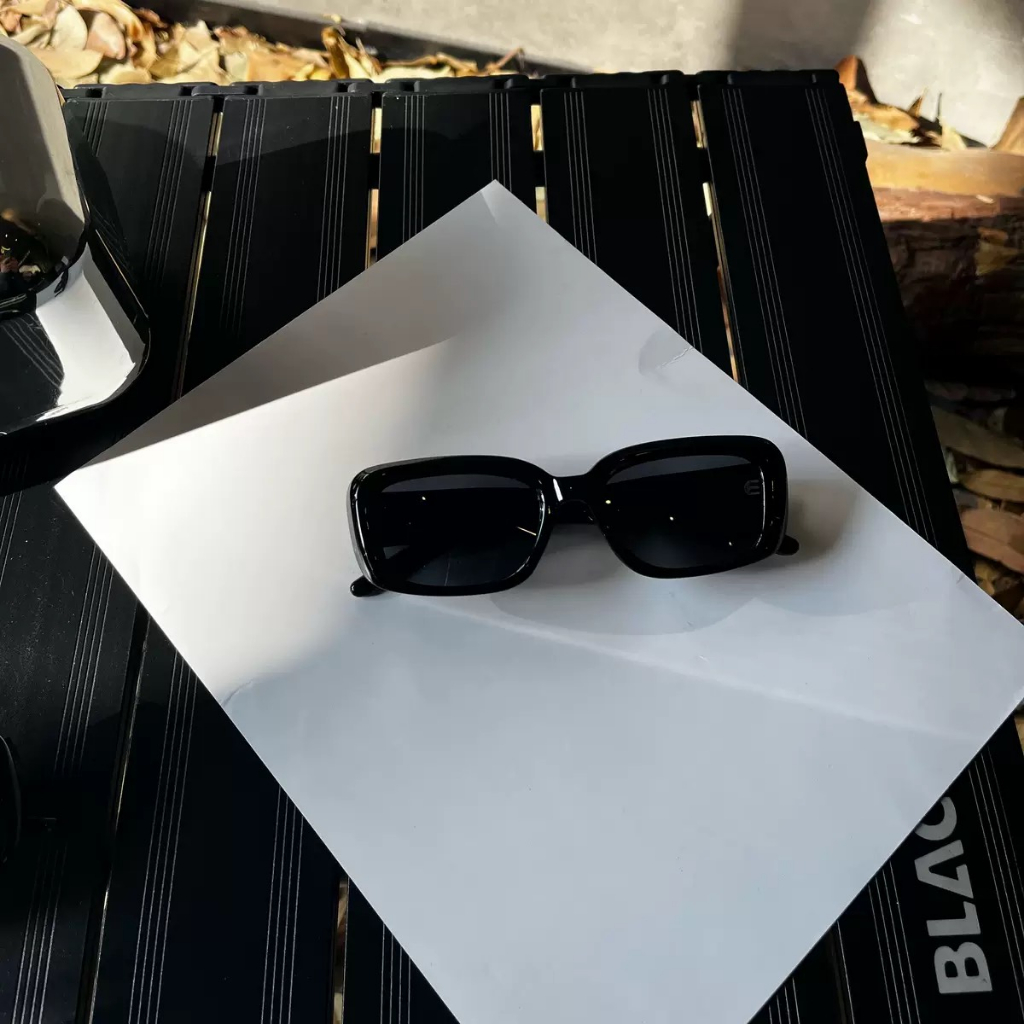 Kính mát đen cá tính dành cho nam và nữ