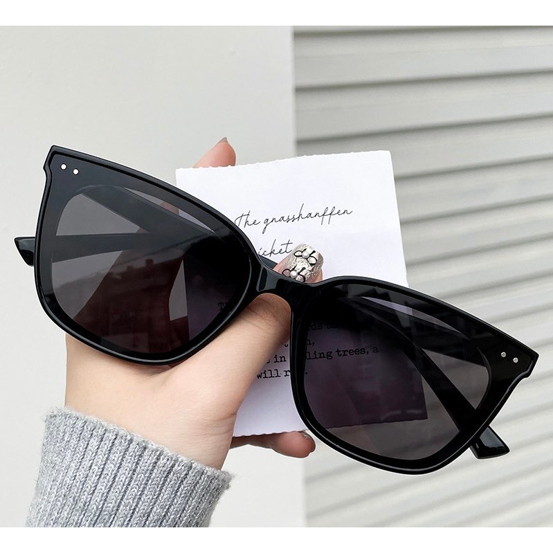 Kính mát đen cá tính dành cho nam và nữ