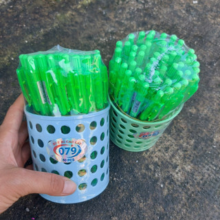 Set 100 bút bi cao cấp mực xanh tt-079 ngòi 0.7mm, vỏ bút nhựa màu xanh lá