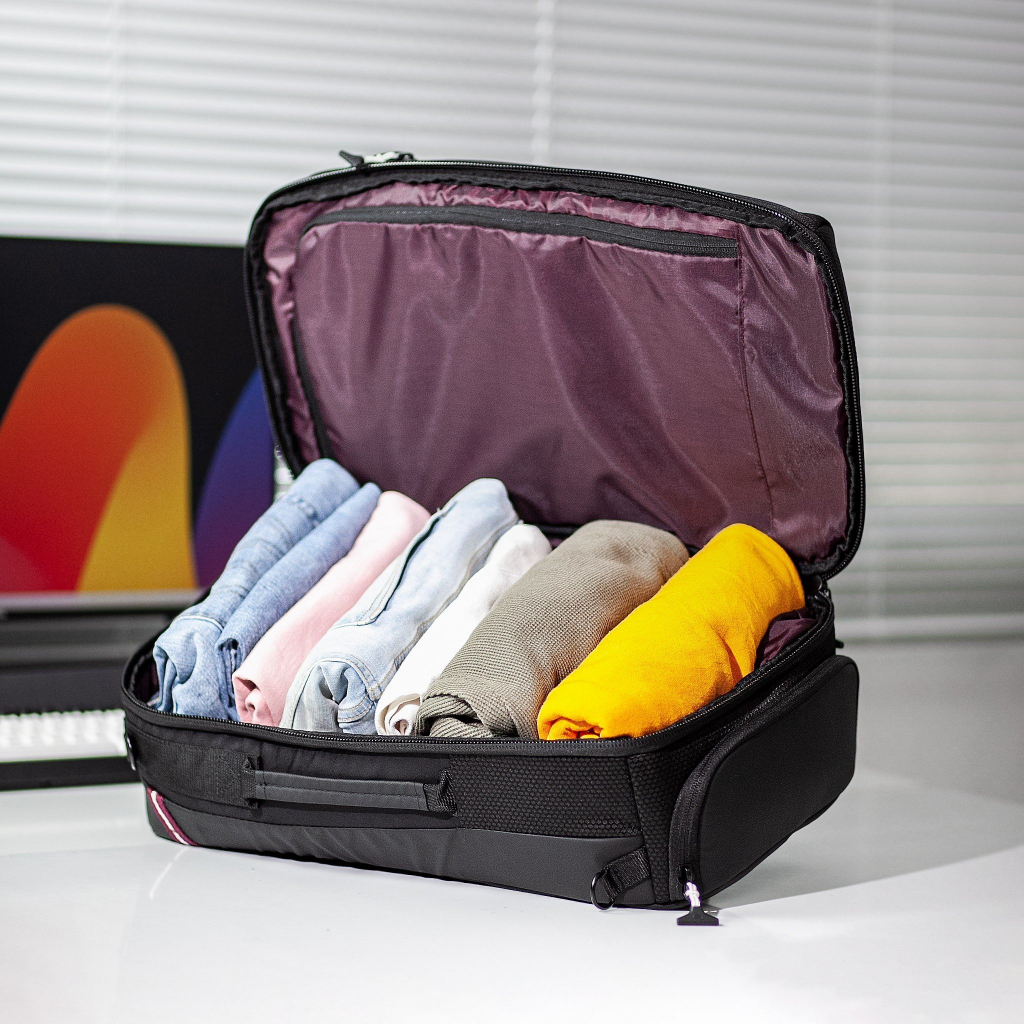 Balo SOLO Varsity All - Star 17inch - Đen - VAR600-4 . Phù hợp đi du lịch ngắn hàng - Bảo hành chính hãng 5 năm