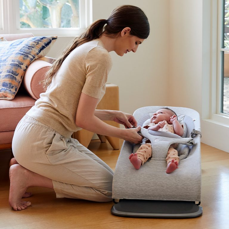 Ghế rung cho bé 3 trong 1 Ergobaby Evolve Bouncer – Light Grey