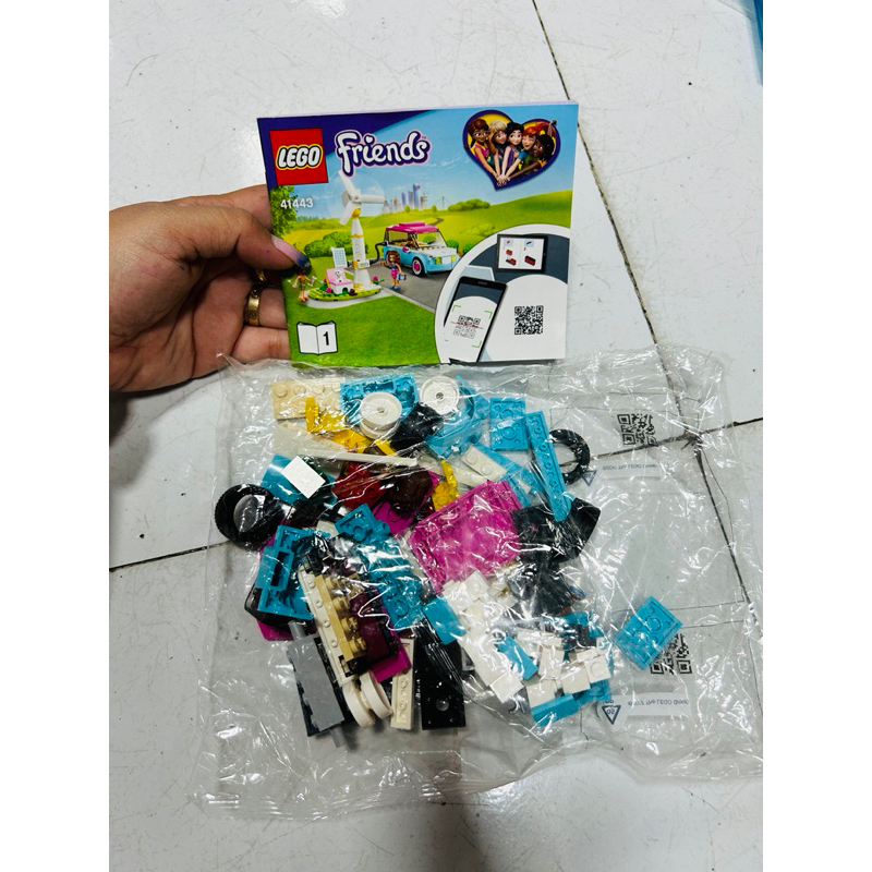 Mô hình lắp ráp Lego Friend 41443 - Ô tô điện Sành điệu của Olivia