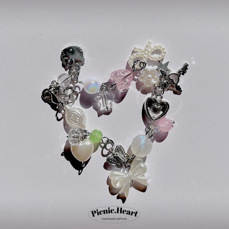 | Picnic Heart | 𝐋𝐈𝐓𝐓𝐋𝐄 𝐇𝐄𝐀𝐑𝐓 𝐁𝐑𝐀𝐂𝐄𝐋𝐄𝐓 ᰔᩚ