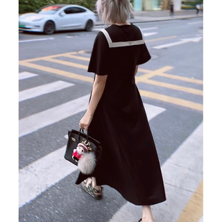 váy đen cổ viền trắng
