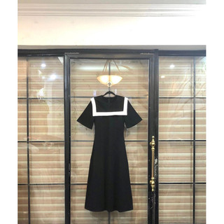 váy đen cổ viền trắng