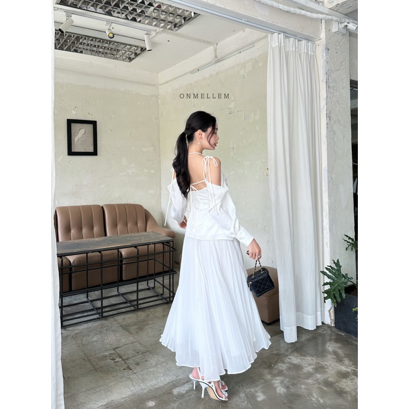Mell19 set - Áo lụa 2 dây cổ đổ và chân váy voan dập ly Onmellem