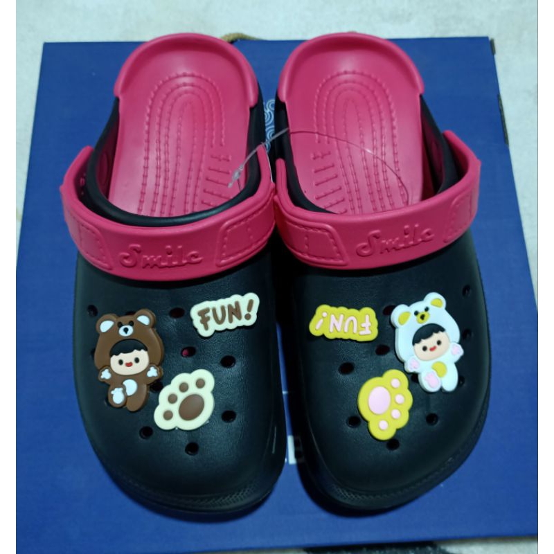 Dép sục nữ cao 6cm , gắn kèm 6 sticker  đẹp và rất êm chân.