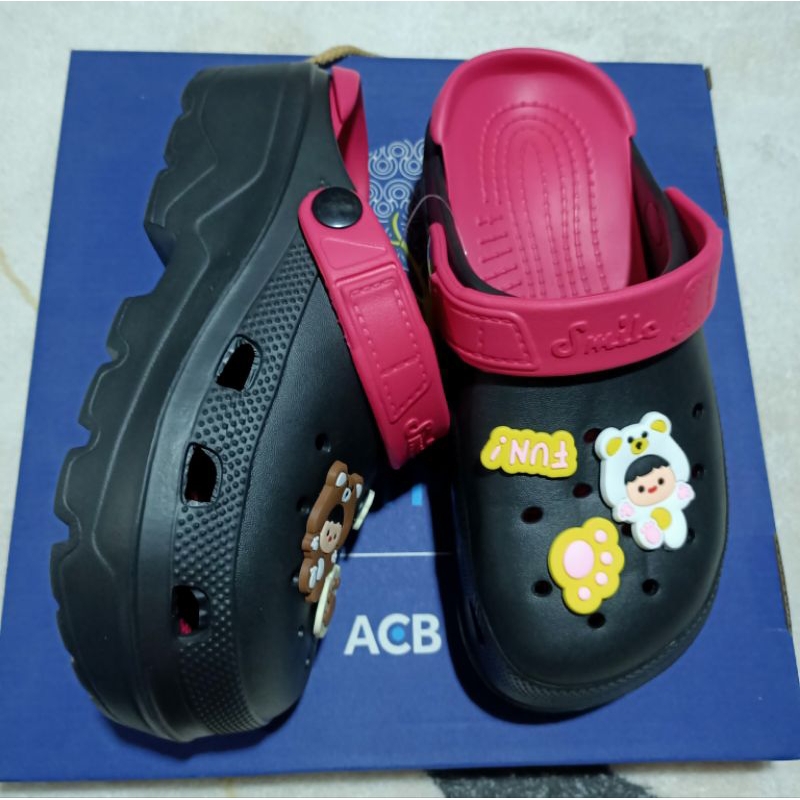 Dép sục nữ cao 6cm , gắn kèm 6 sticker  đẹp và rất êm chân.