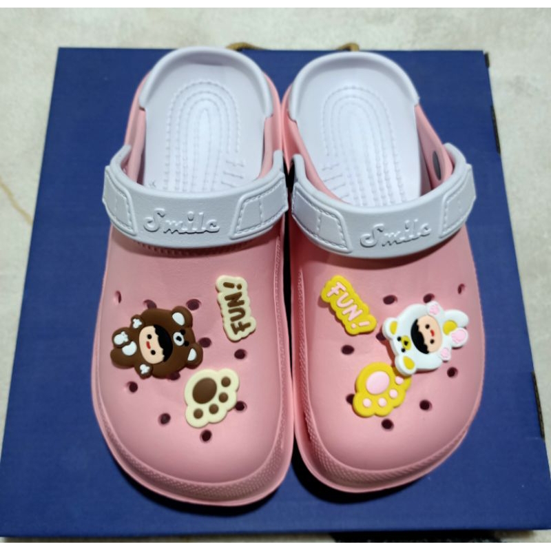 Dép sục nữ cao 6cm , gắn kèm 6 sticker  đẹp và rất êm chân.