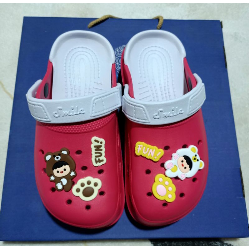 Dép sục nữ cao 6cm , gắn kèm 6 sticker  đẹp và rất êm chân.