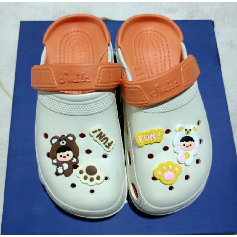 Dép sục nữ cao 6cm , gắn kèm 6 sticker  đẹp và rất êm chân.