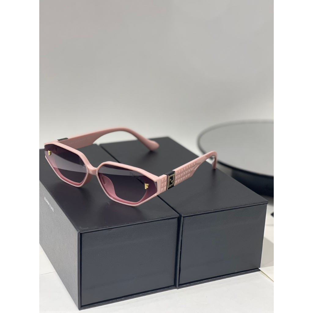 Kính Mát Nam Nữ FENDI Chống UV tặng kèm hộp nhựa.Kính Mát Nam Nữ Thời trang Phong Cách Italy