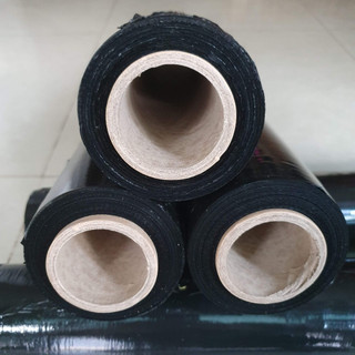 Màng Pe đen quấn hàng Loại 1 Đen Đậm 2kg lõi giấy 300gr