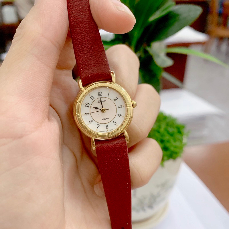 Đồng hồ nữ si hiệu Seiko