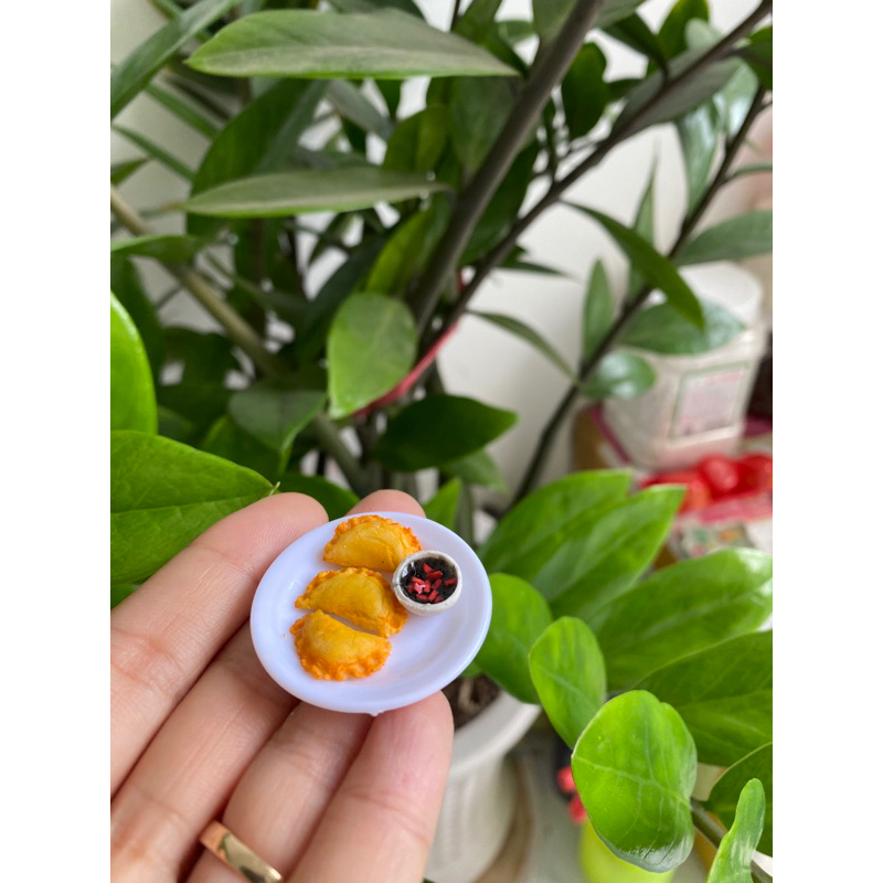 Mô hình bánh mini quai vạt bằng đất sét co thể đổi chén tương ớt