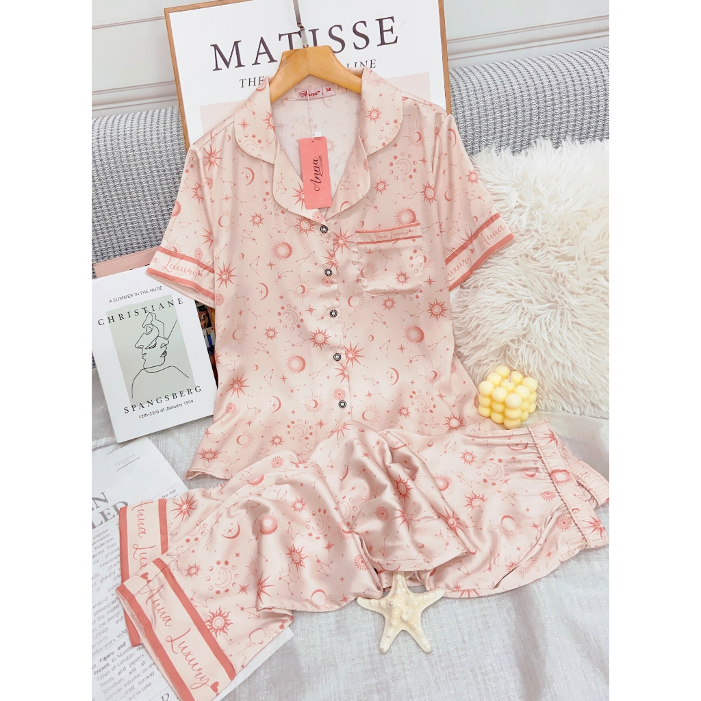 Bộ đồ ngủ mặc nhà ANNA cao cấp, set đồ pijama dáng áo cộc quần dài họa tiết cung hoàng đạo cực sang chảnh chất lụa