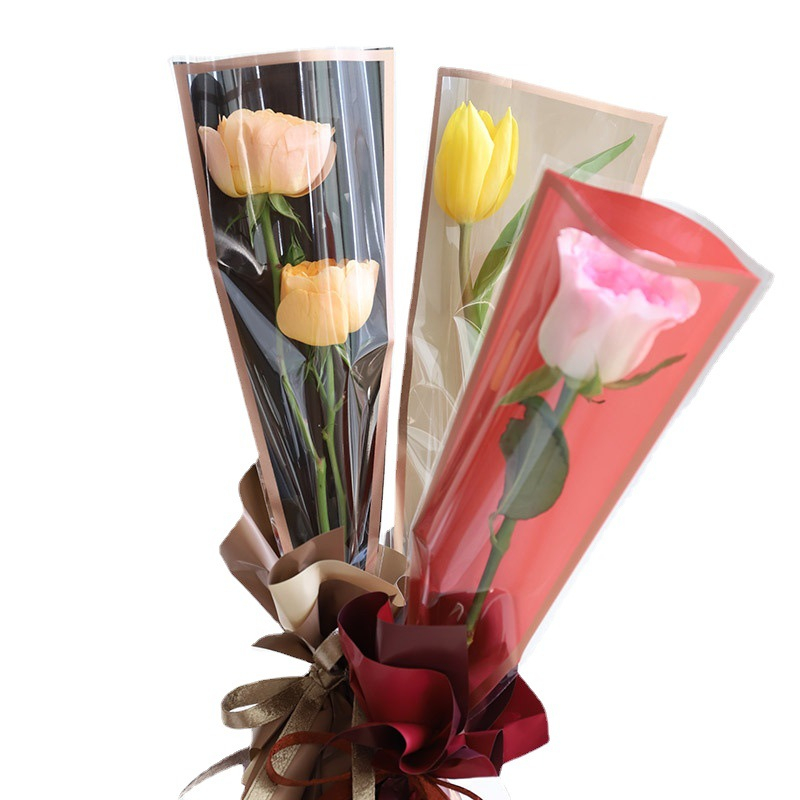 Giấy gói hoa tam giác viền vàng