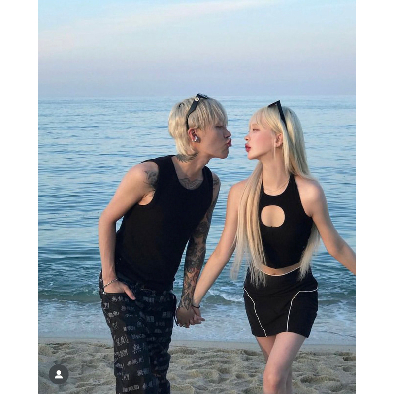 Croptop thun gân cutout đen trắng sexy