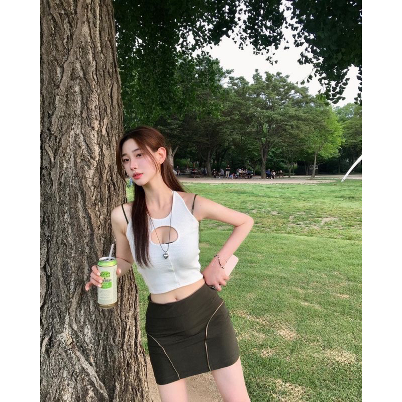 Croptop thun gân cutout đen trắng sexy