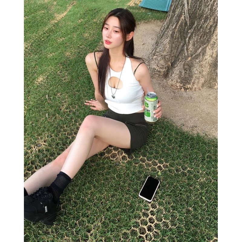 Croptop thun gân cutout đen trắng sexy