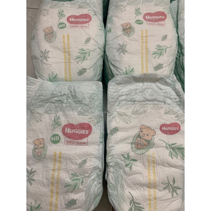 Tã dán sơ sinh Huggies Tràm Trà cho bé từ 3-5kg 100 chiếc